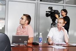 Audroniaus Žygavičiaus nuotraukoje: spaudos konferencijoje dalyvavę žurnalistai valdininkams ir čempionato organizatoriams pateikė nemažai aktualių klausimų
